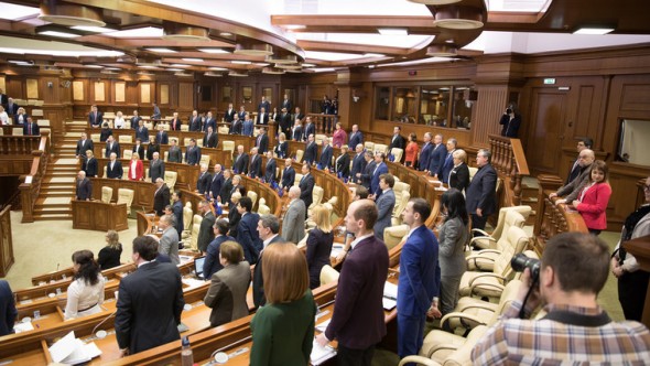Deputații au ținut un minut de reculegere în memoria lui Nicolae Dabija